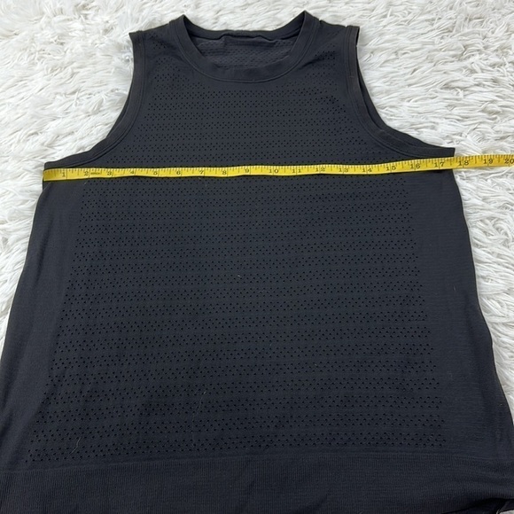 Lululemon Breeze By Muscle Tank Black / Black - Picture 3 of 4